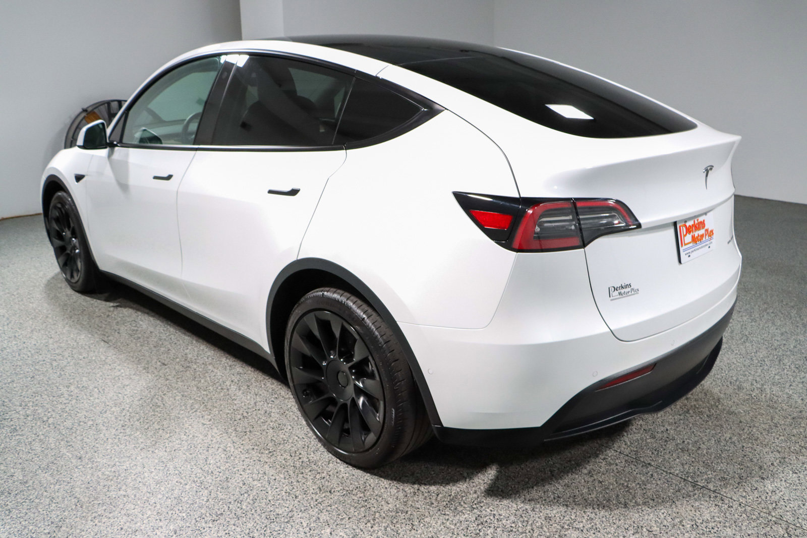 Used 2021 Tesla Model Y Long Range image 9