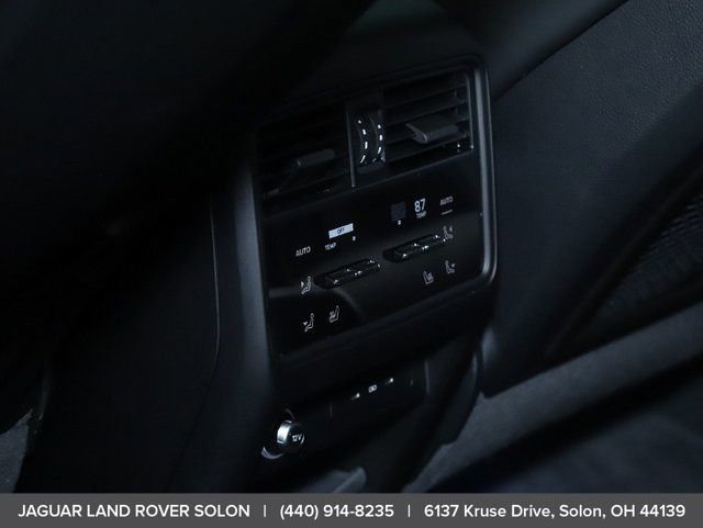 Used 2025 Porsche Cayenne GTS AWD/4WD image 38