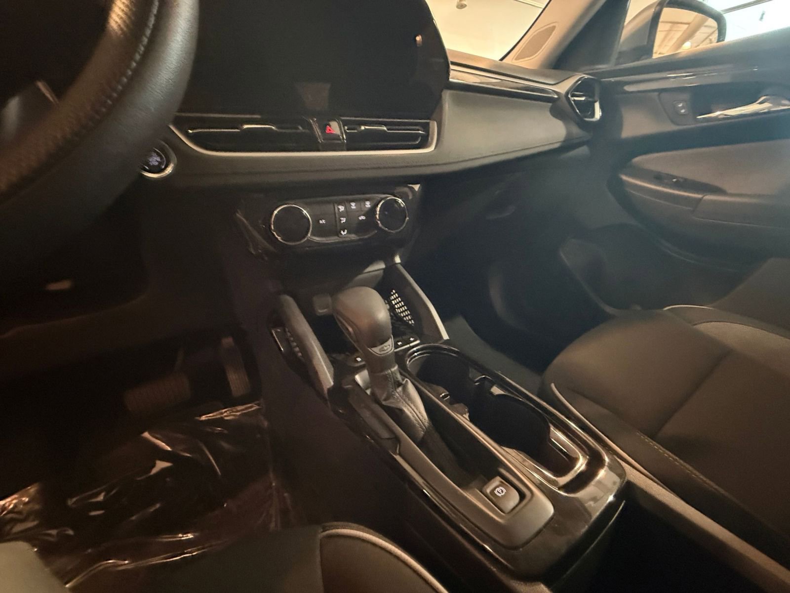 Used 2025 Chevrolet TrailBlazer LT image 39