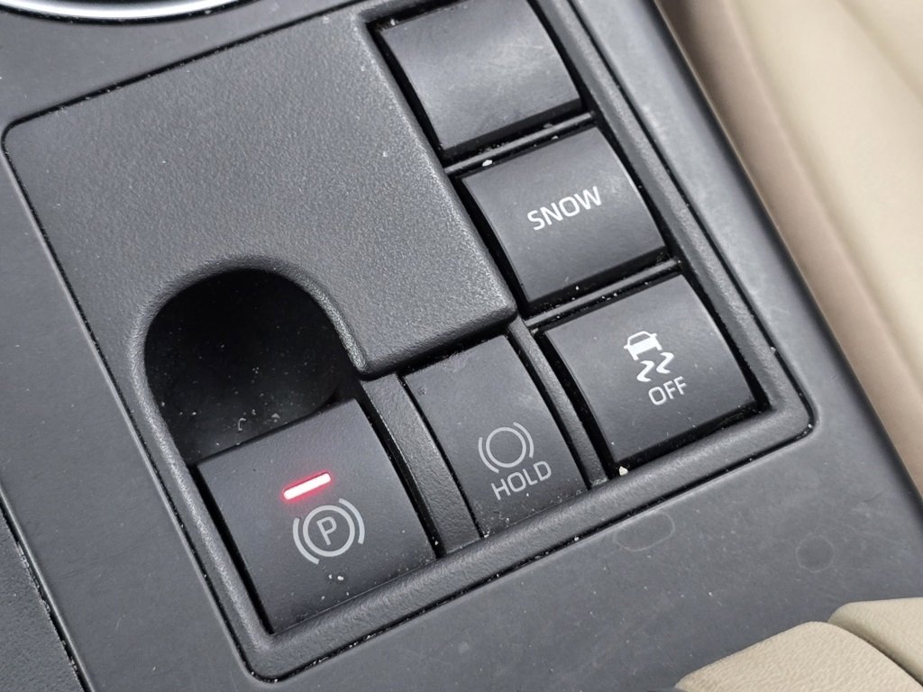 Certified 2023 Toyota Highlander XLE image 9
