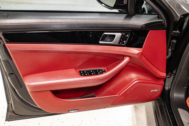 Used 2020 Porsche Panamera 4 image 17