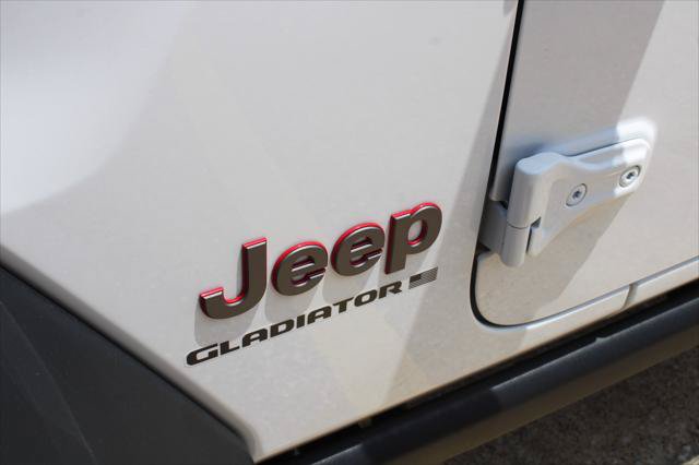 Certified 2026 Jeep Gladiator Rubicon AWD/4WD image 12