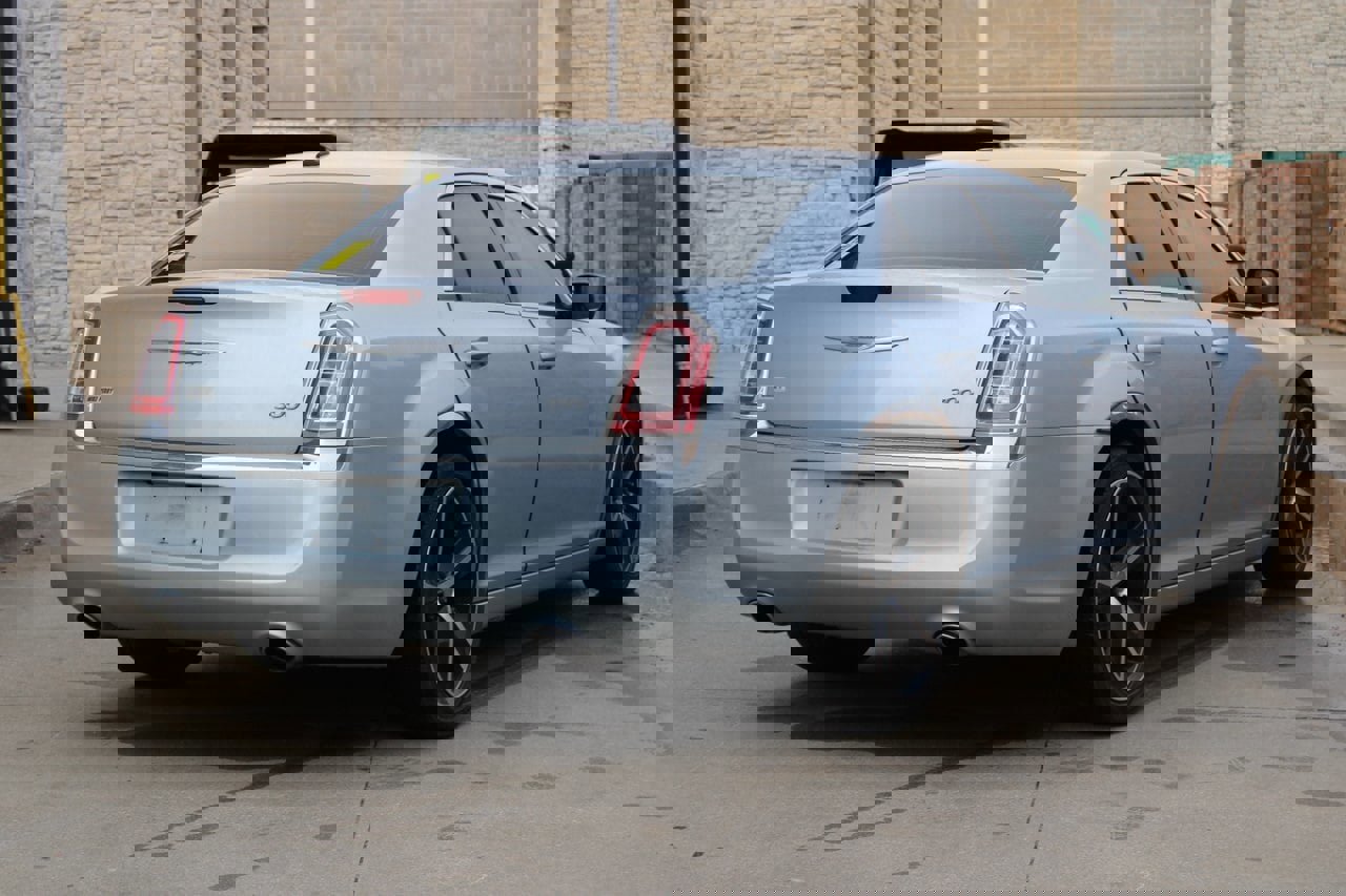 Used 2013 Chrysler 300 image 3