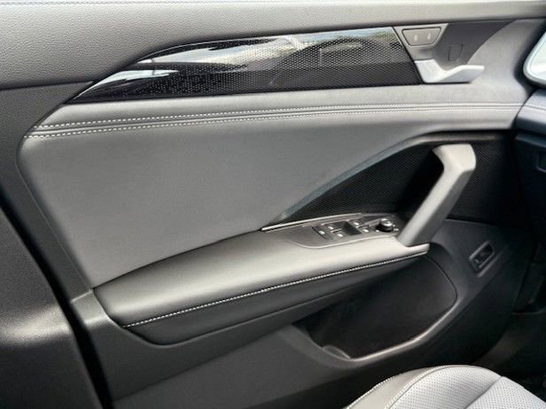 New 2025 Volkswagen Tiguan SE image 28