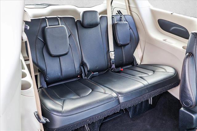 Used 2017 Chrysler Pacifica Touring-L image 25