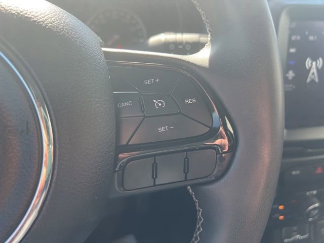 Used 2021 Jeep Renegade Latitude w/ Sun & Sound Group FWD image 15