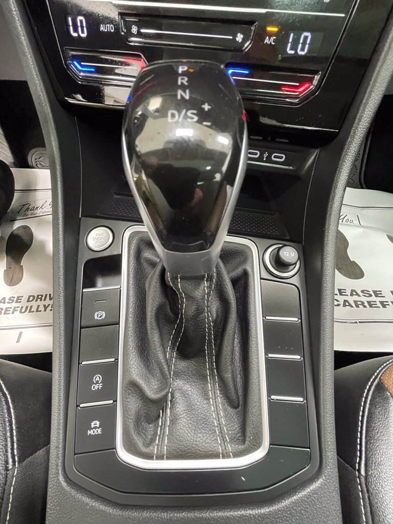 Used 2025 Volkswagen Jetta SEL FWD image 19
