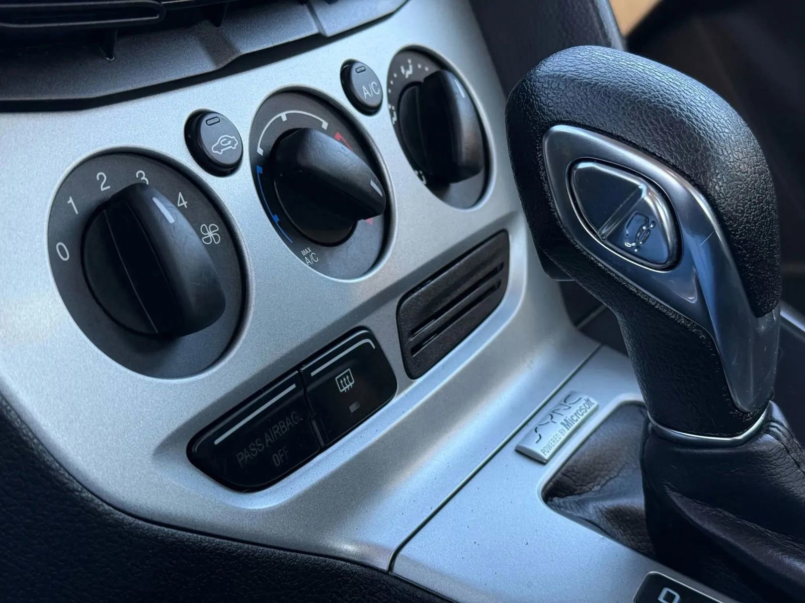 Used 2013 Ford Focus SE w/ SE Winter Pkg image 26