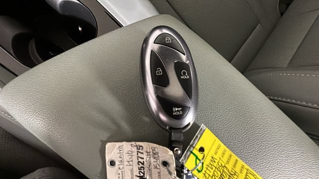 Certified 2025 Hyundai Elantra Limited FWD image 21