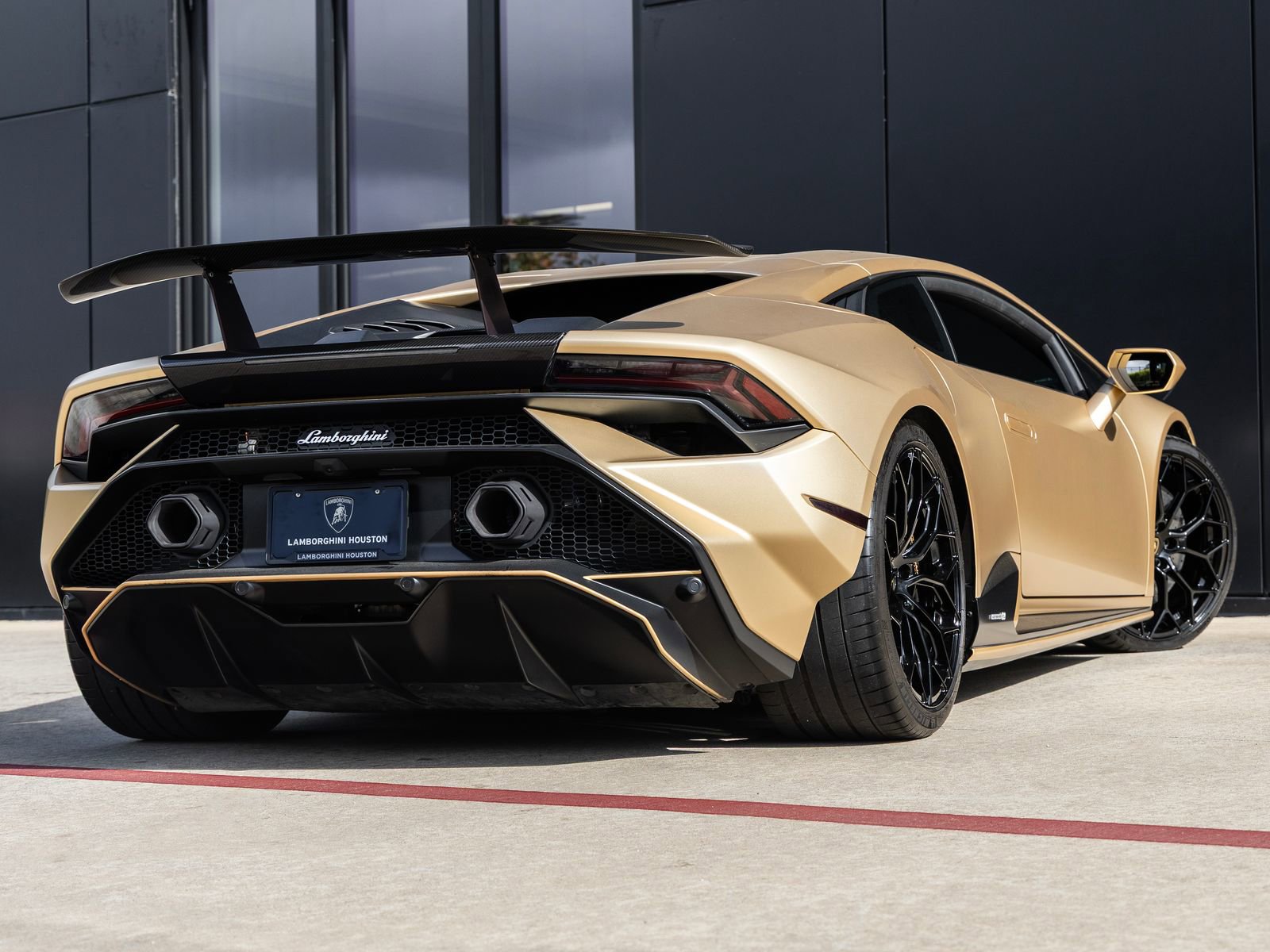 Used 2023 Lamborghini Huracan Tecnica RWD image 9