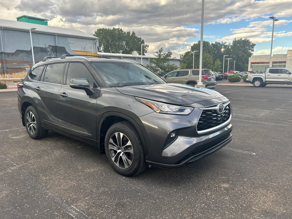 Used 2020 Toyota Highlander XLE AWD/4WD image 8