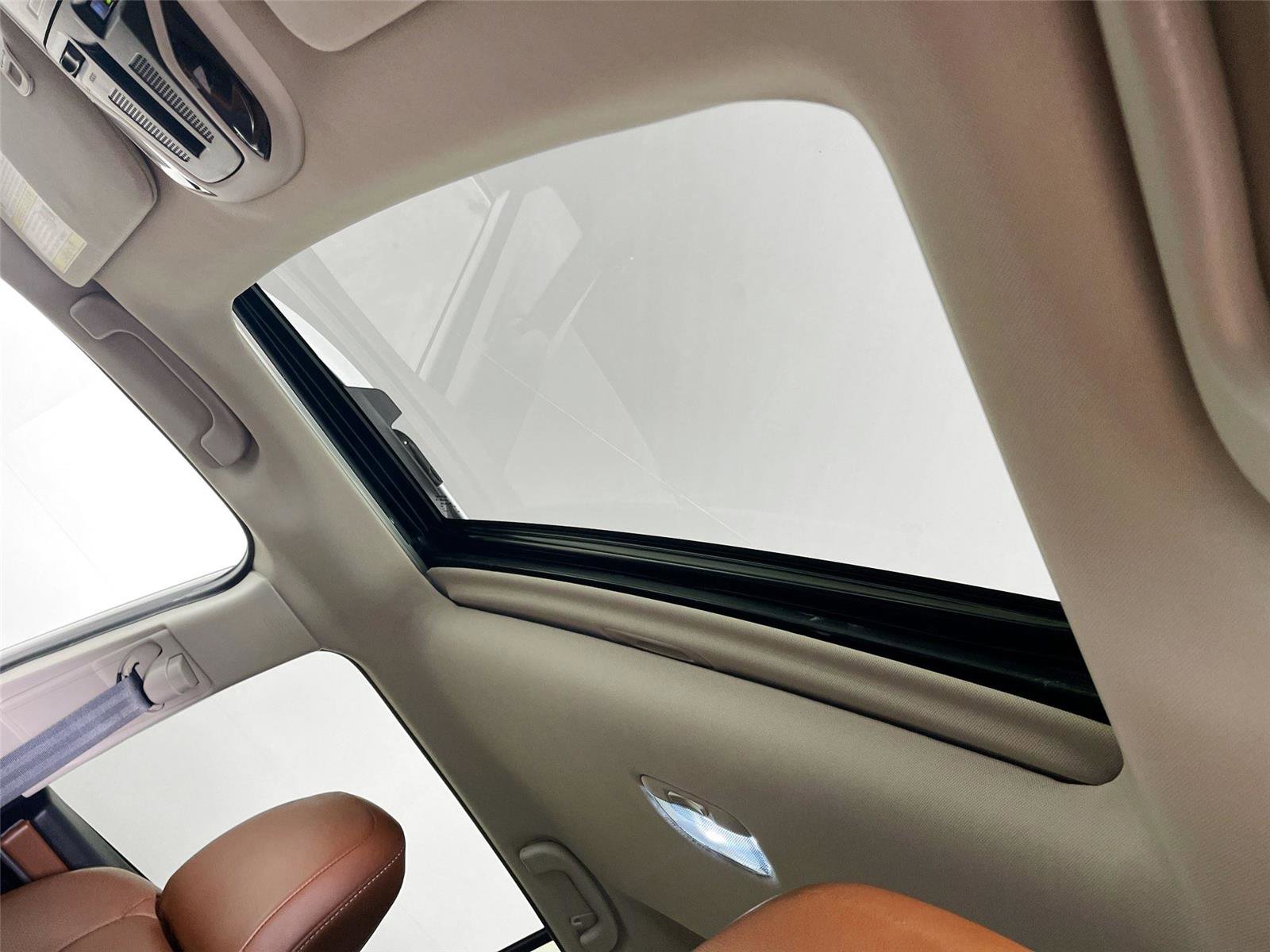 Used 2020 Subaru Outback Touring w/ Popular Package #2 image 17