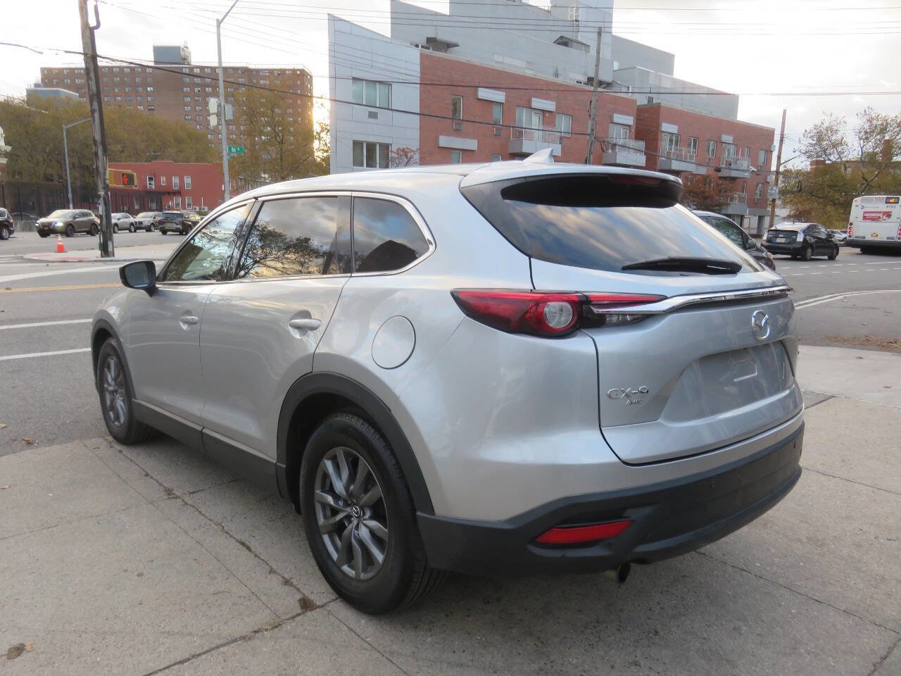Used 2020 MAZDA CX-9 Touring w/ Touring Premium Package image 4
