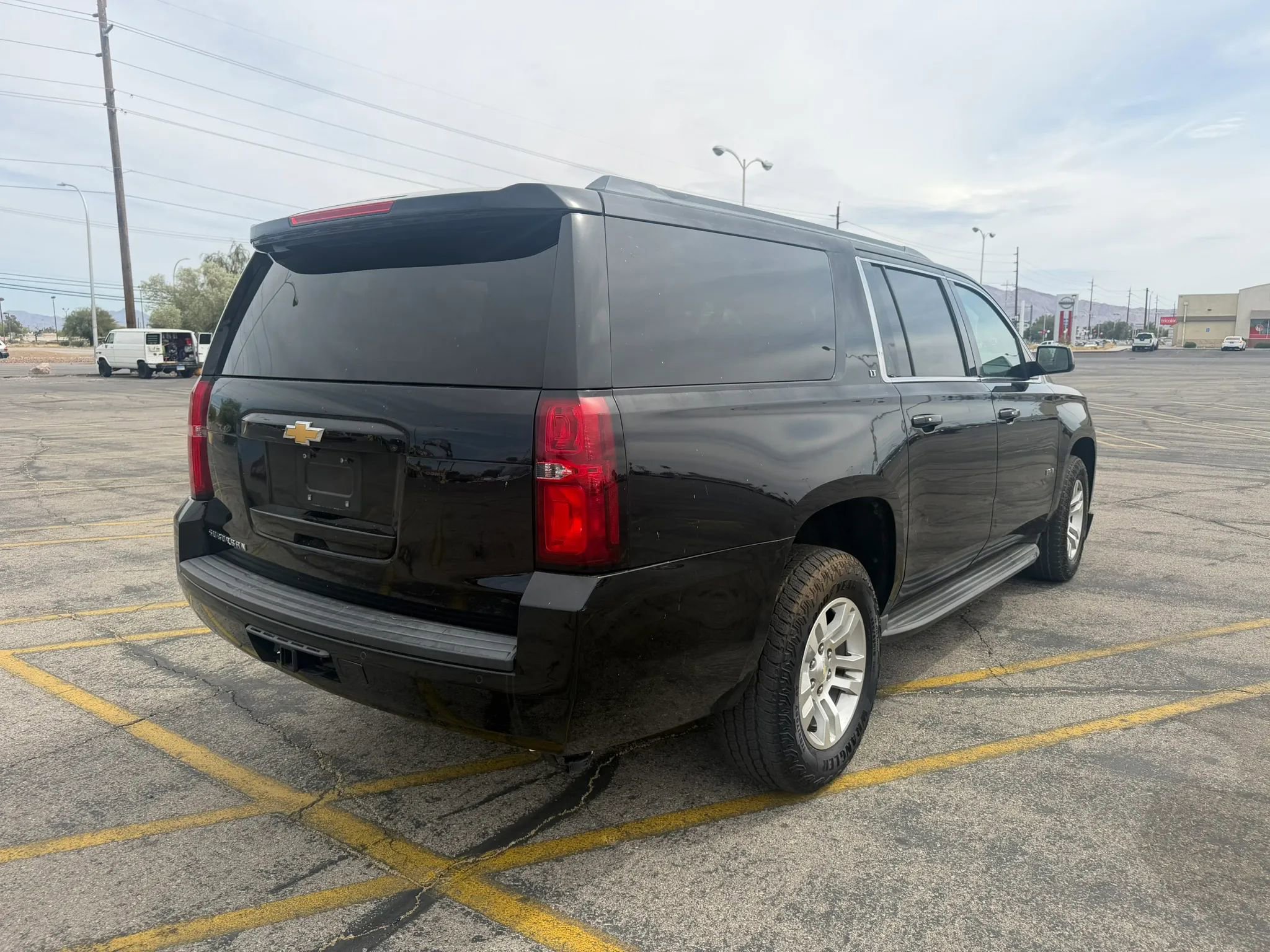 Used 2016 Chevrolet Suburban LT RWD image 6