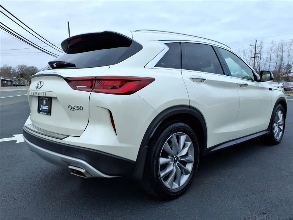 Used 2022 INFINITI QX50 Essential image 3
