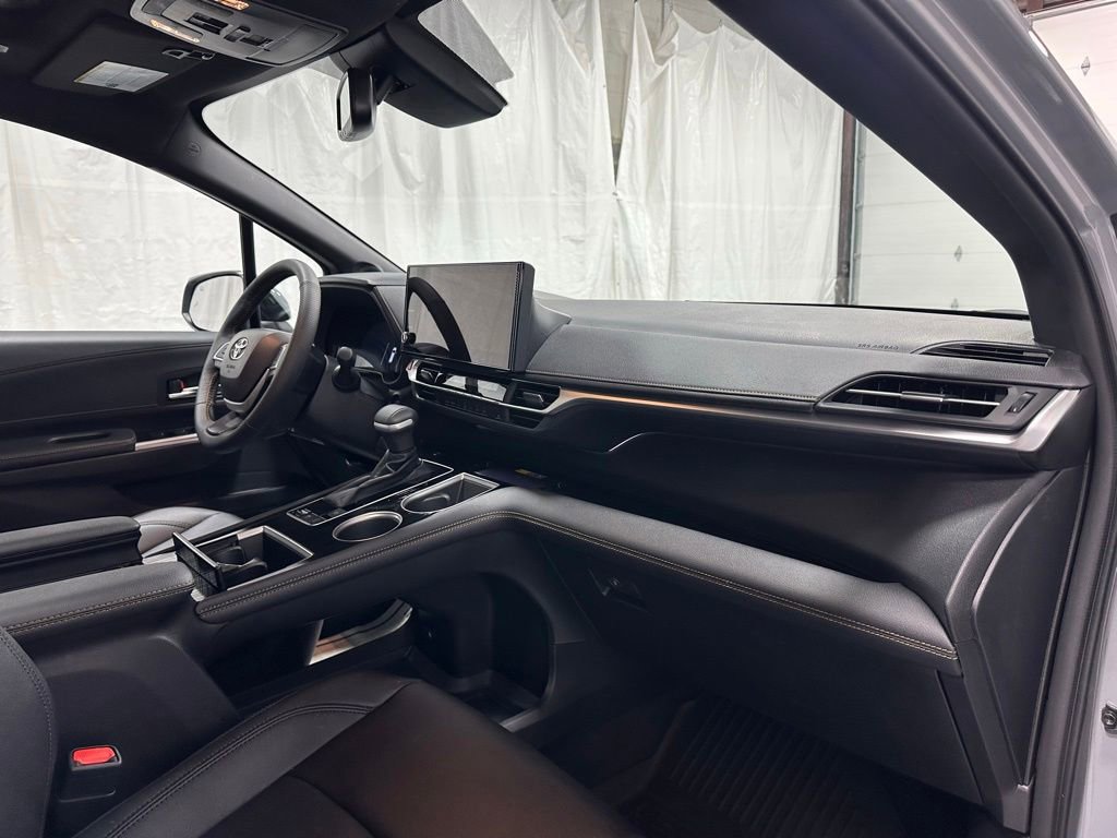 Used 2026 Toyota Sienna XLE Woodland Edition AWD/4WD image 63