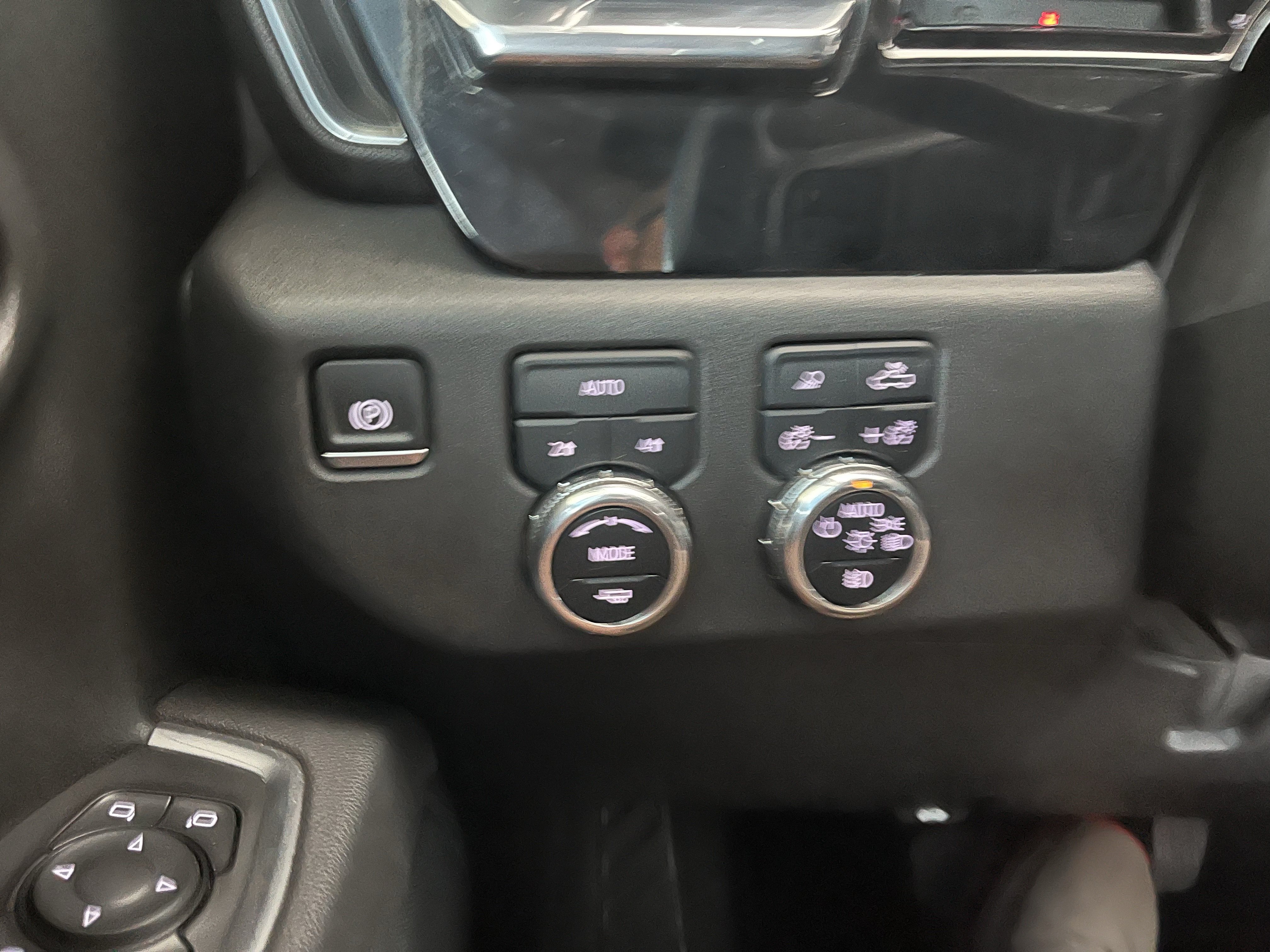 Used 2025 GMC Sierra 1500 SLT AWD/4WD image 12