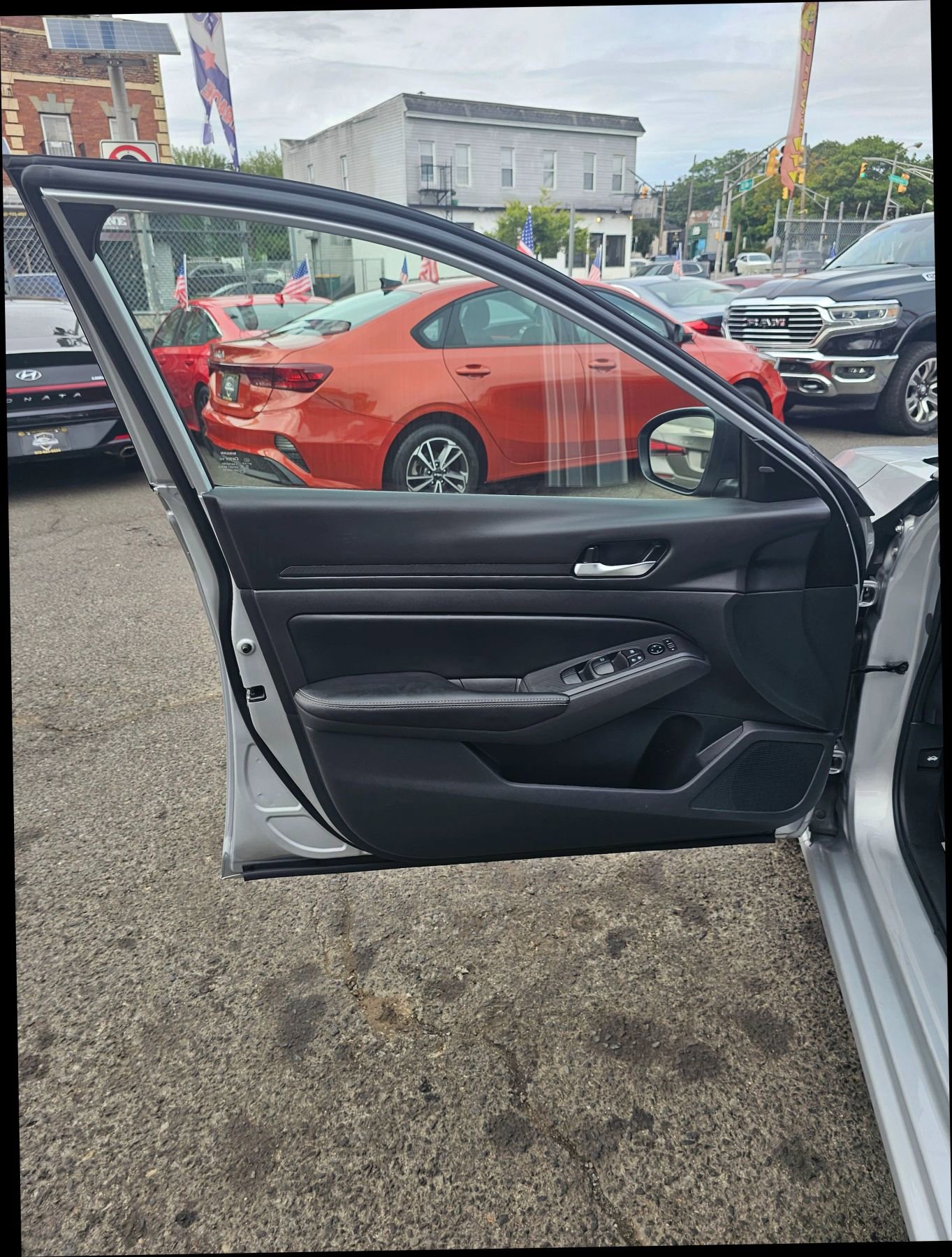 Used 2024 Nissan Altima 2.5 SV image 11