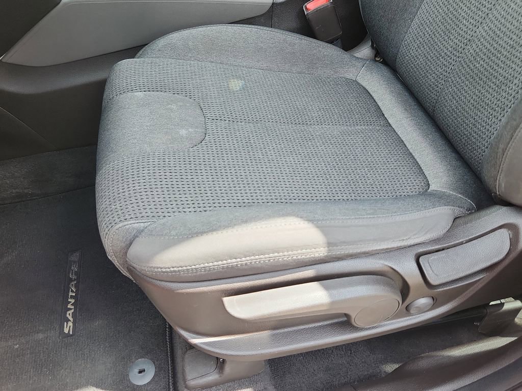 Used 2019 Hyundai Santa Fe SE image 8