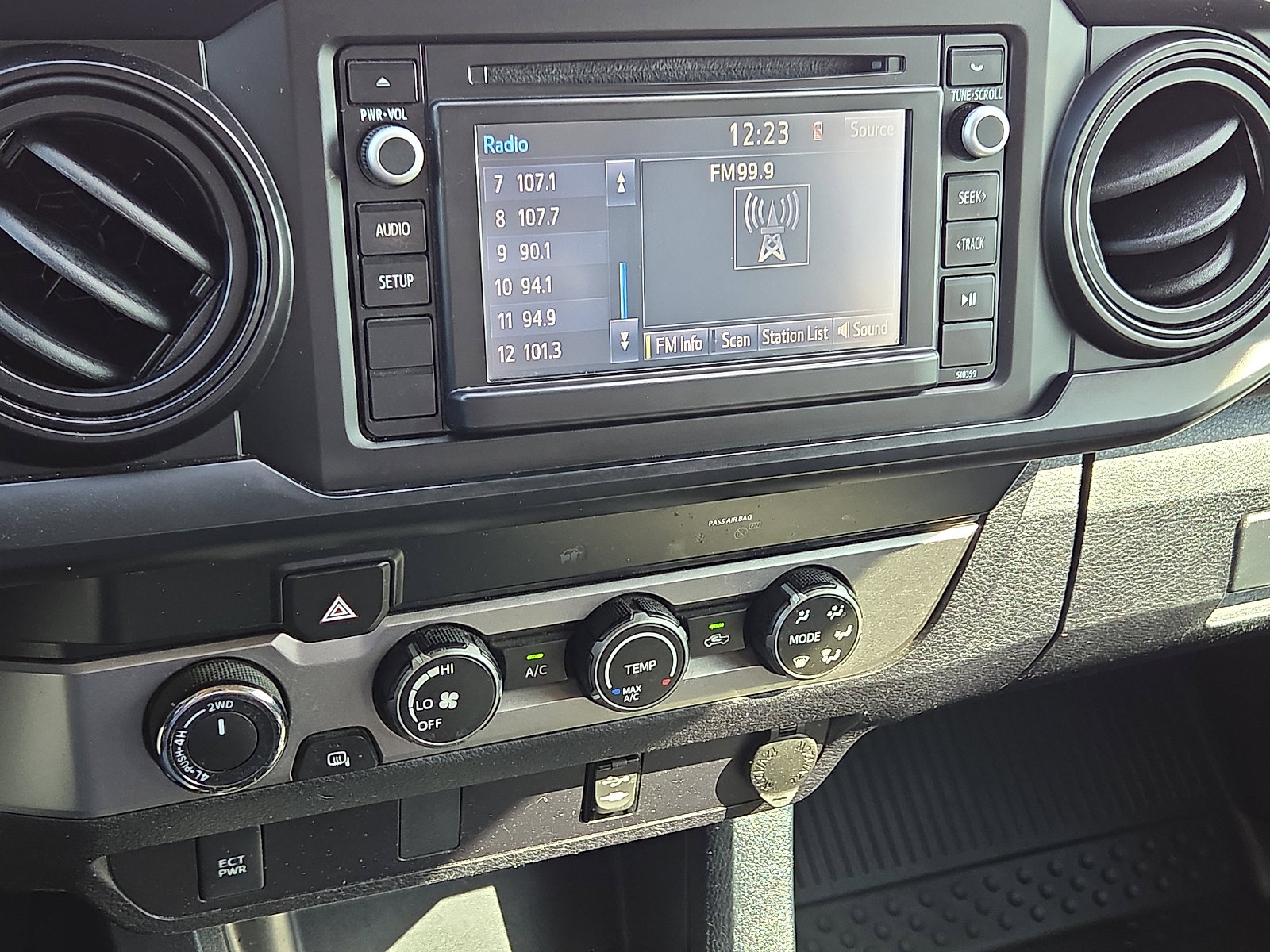 Used 2019 Toyota Tacoma SR w/ SR Convenience Package image 16