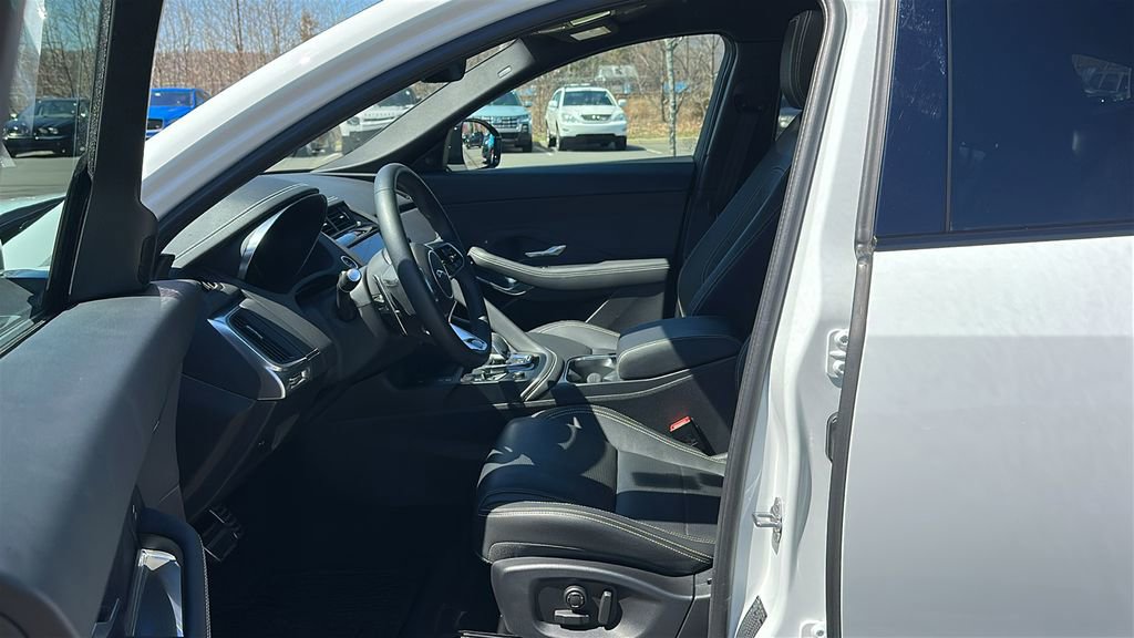 Used 2024 Jaguar E-PACE R-Dynamic SE image 9