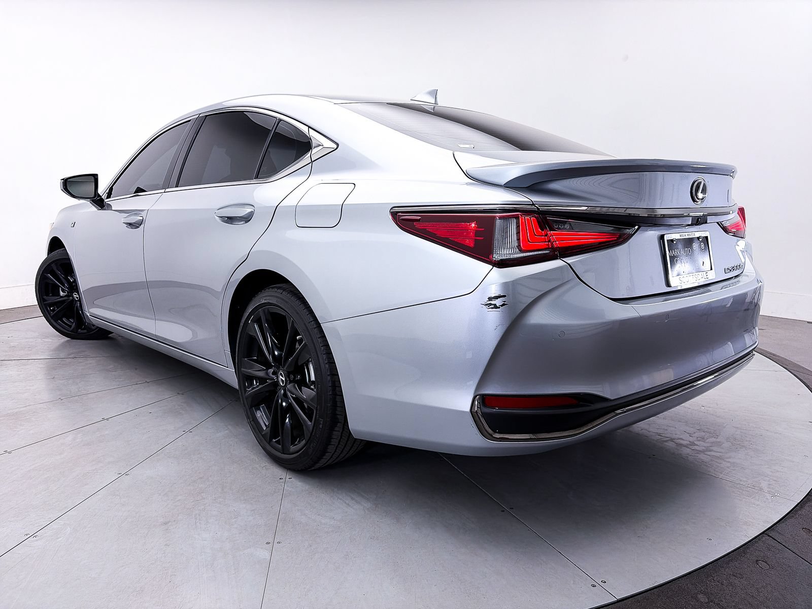 Used 2024 Lexus ES 300h F Sport FWD image 2