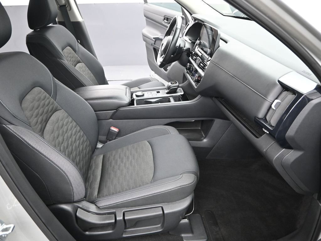 Used 2025 Nissan Pathfinder SV image 24