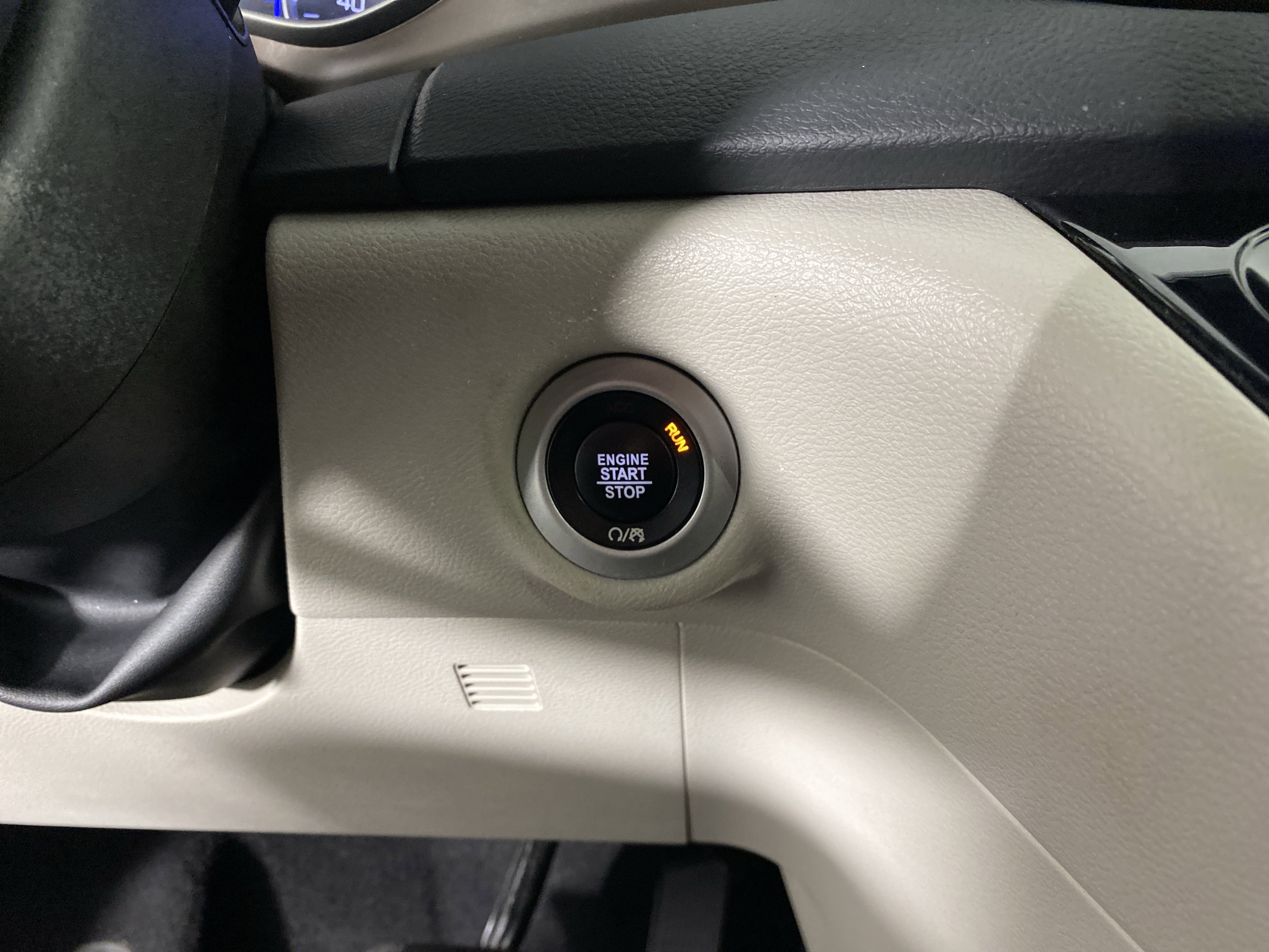 Used 2023 Chrysler Voyager LX image 25