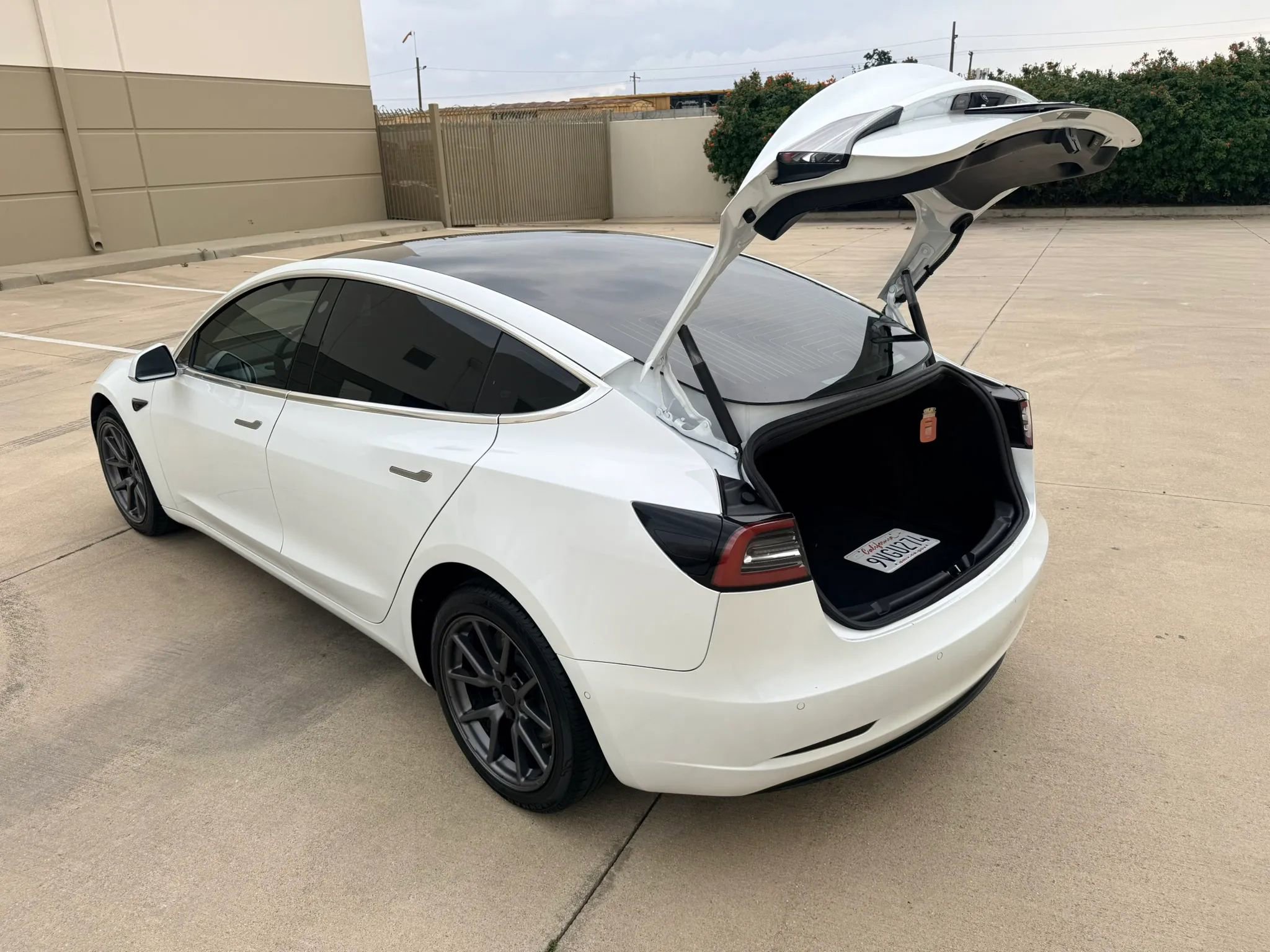 Used 2020 Tesla Model 3 Standard Range RWD image 12