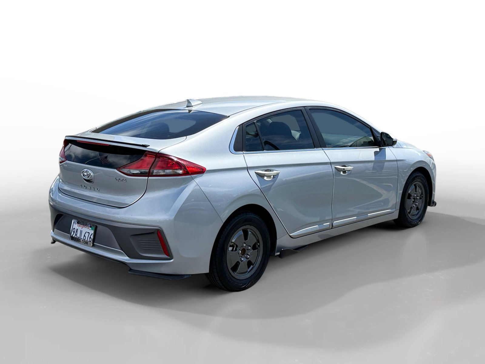 Certified 2022 Hyundai Ioniq SE FWD image 5