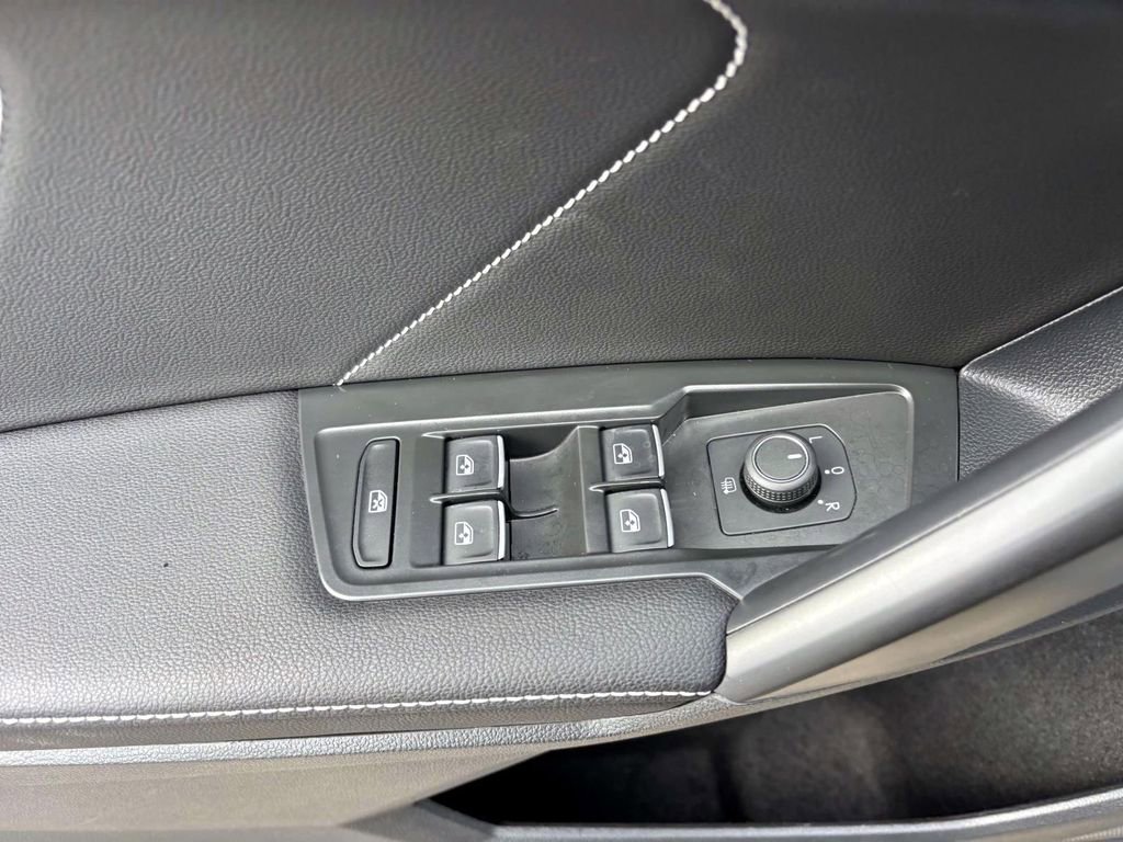 Used 2023 Volkswagen Tiguan SE R-Line image 13
