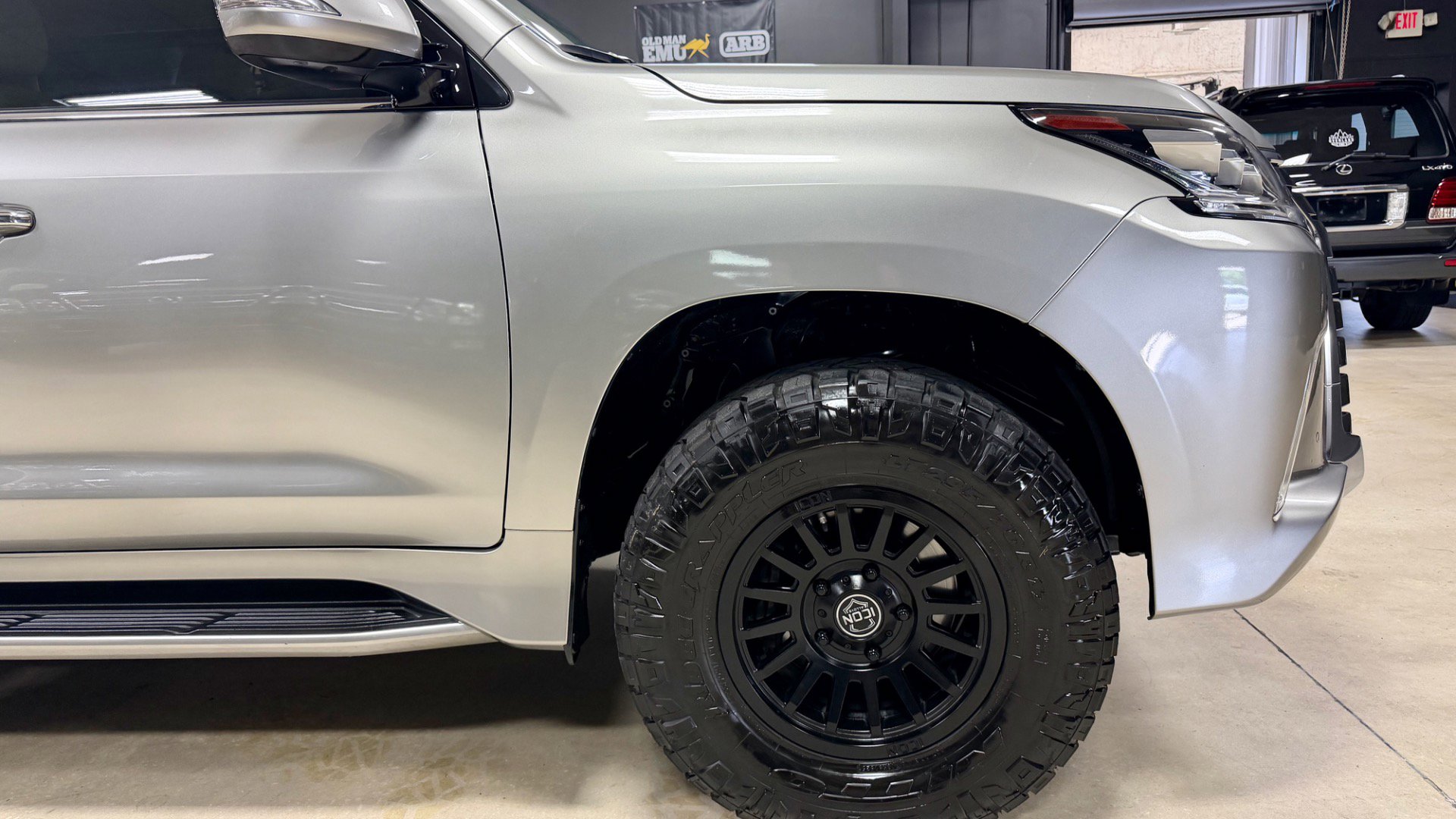 Used 2018 Lexus LX 570 4WD w/ Luxury Package image 13