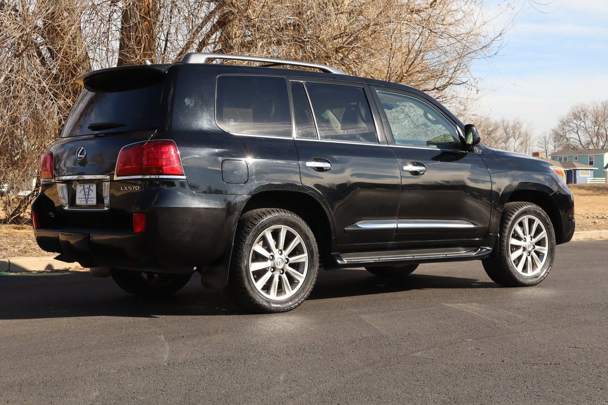Used 2011 Lexus LX 570 4WD w/ Luxury Pkg image 5