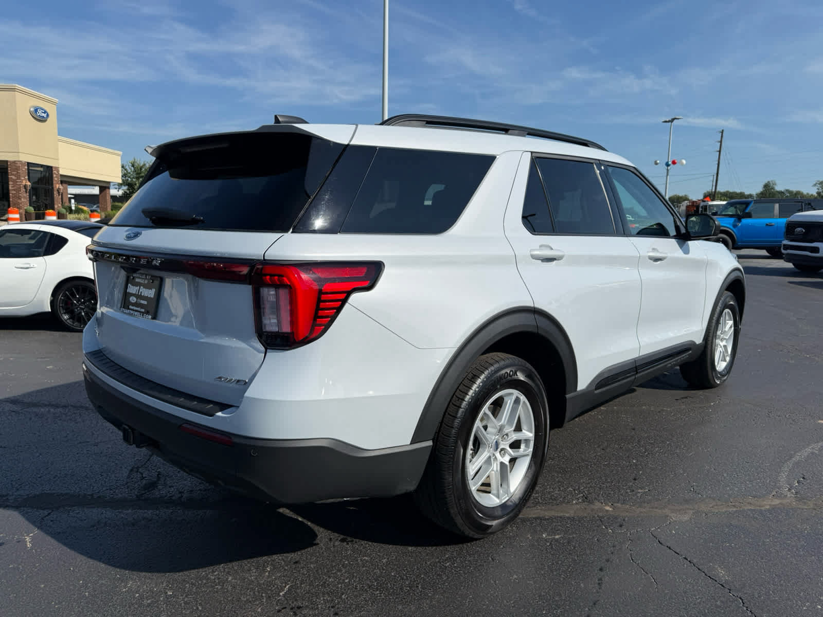 Used 2026 Ford Explorer Active AWD/4WD image 21
