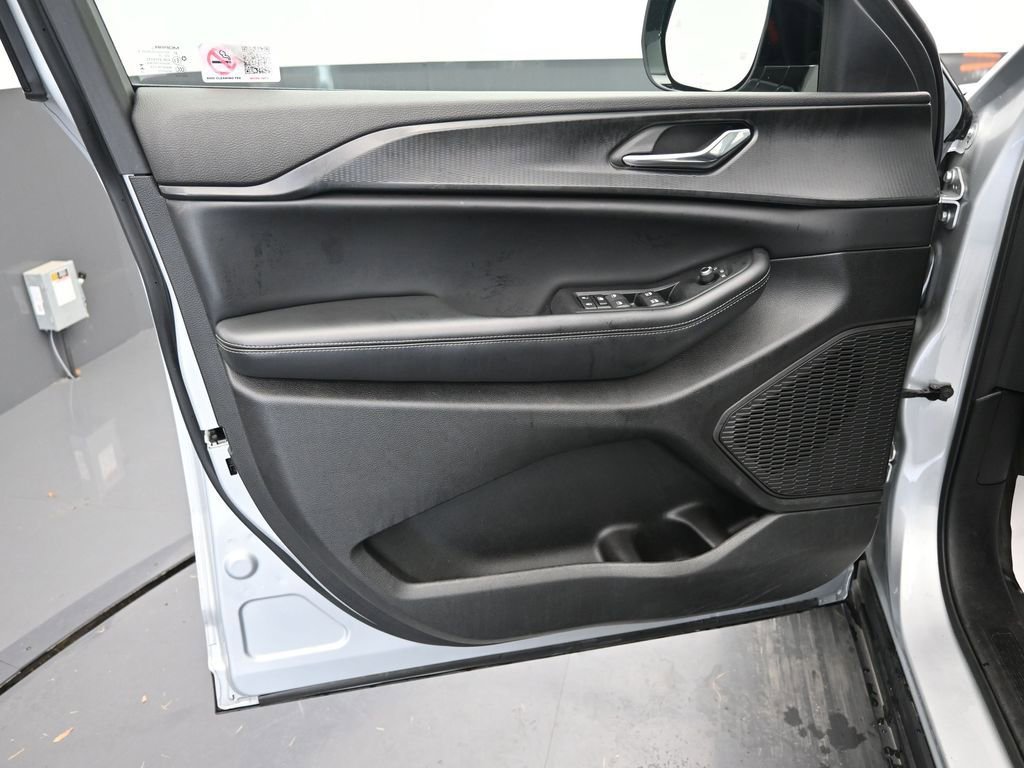 Used 2024 Jeep Grand Cherokee Altitude image 17