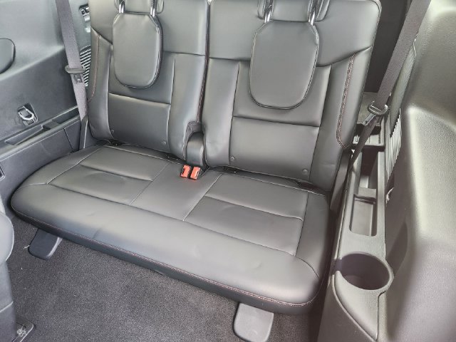Used 2025 Ford Explorer ST-Line w/ Premium Package RWD image 32