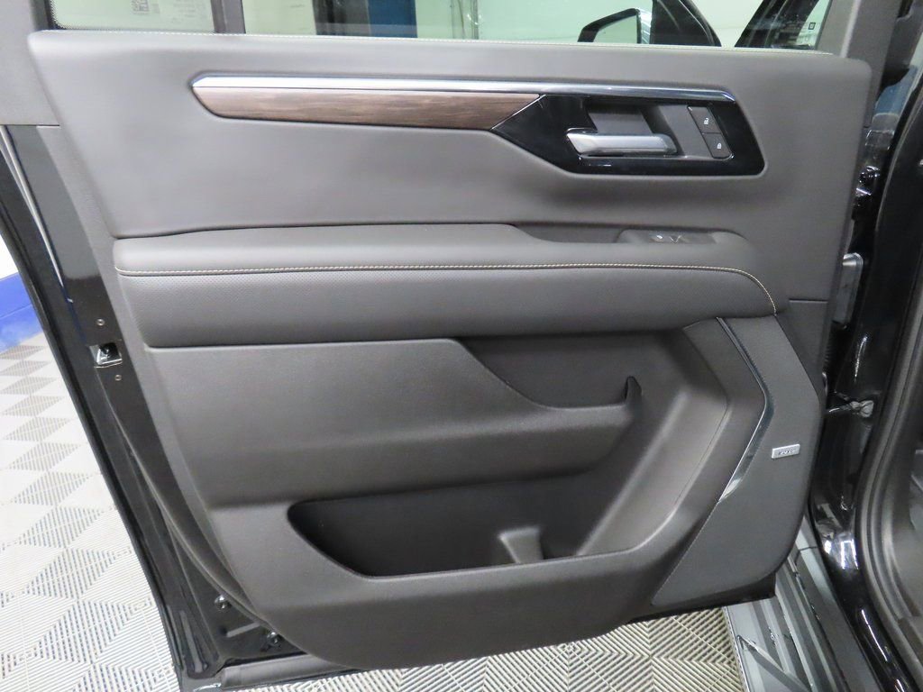 Used 2025 Chevrolet Suburban Premier AWD/4WD image 66