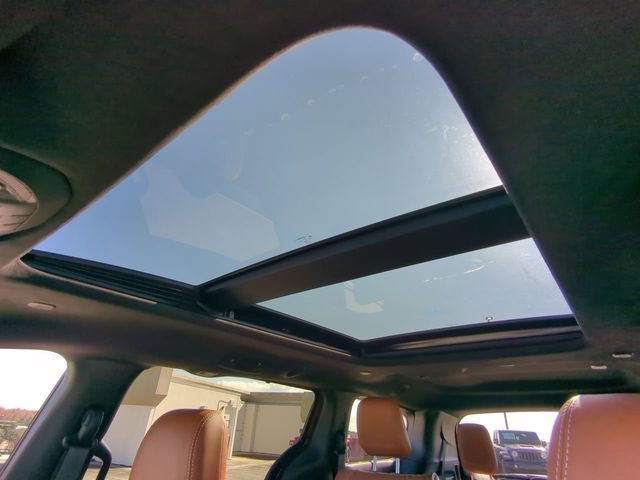 New 2026 Chrysler Pacifica Pinnacle w/ Trailer Tow Group image 27