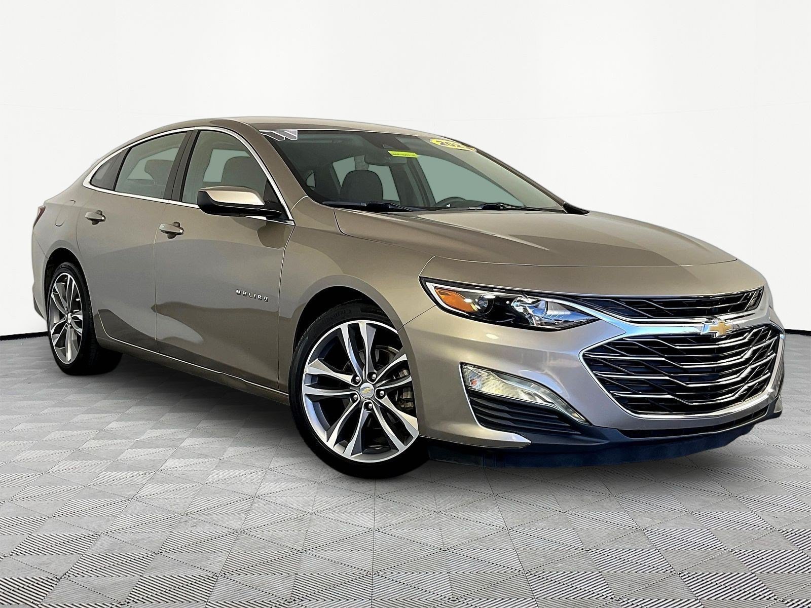 Used 2022 Chevrolet Malibu LT FWD image 3