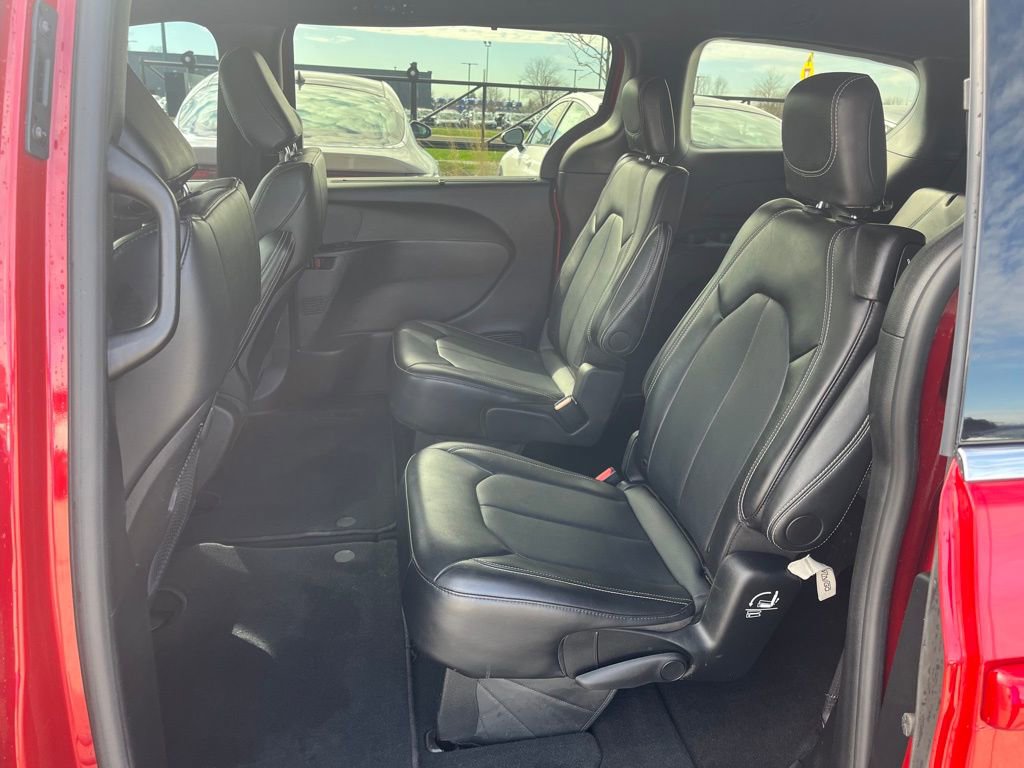 Used 2025 Chrysler Pacifica Select FWD image 25