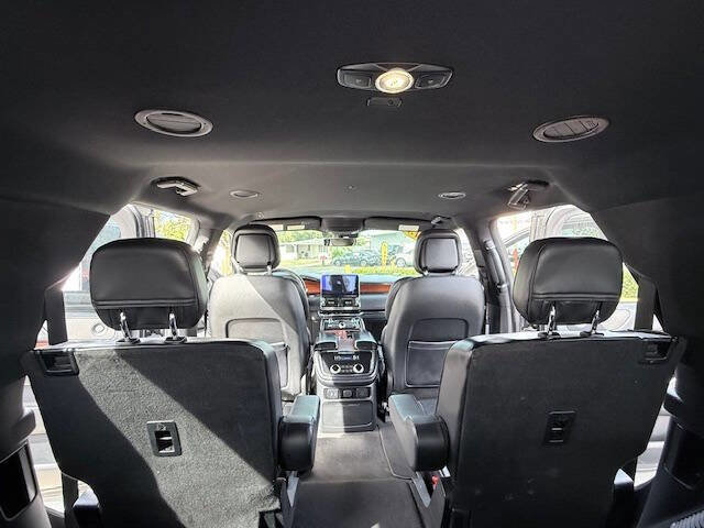 Used 2018 Lincoln Navigator Premiere image 20