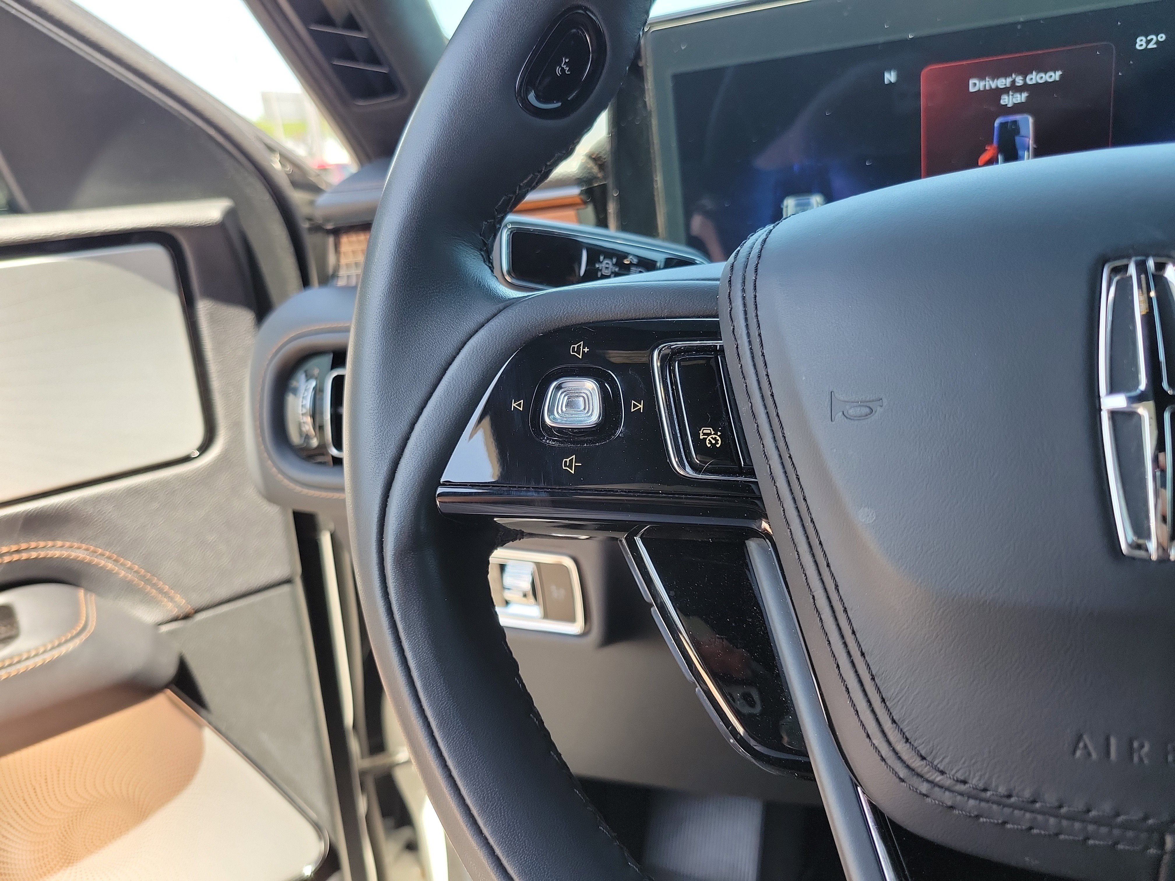 Used 2025 Lincoln Aviator Black Label w/ Jet Appearance Package image 11