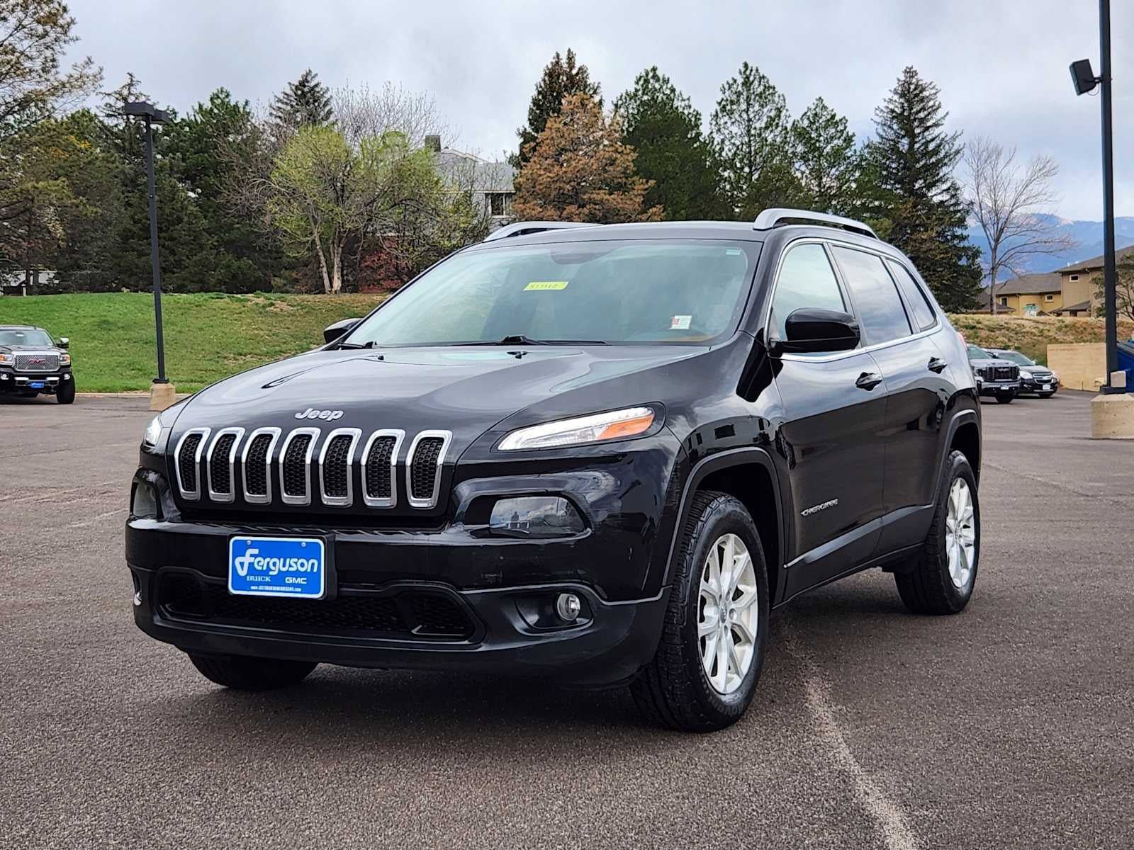 Used 2018 Jeep Cherokee Latitude Plus w/ Cold Weather Group AWD/4WD image 4