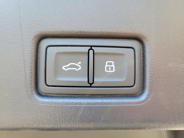 Used 2023 Audi Q4 e-tron Prestige image 10