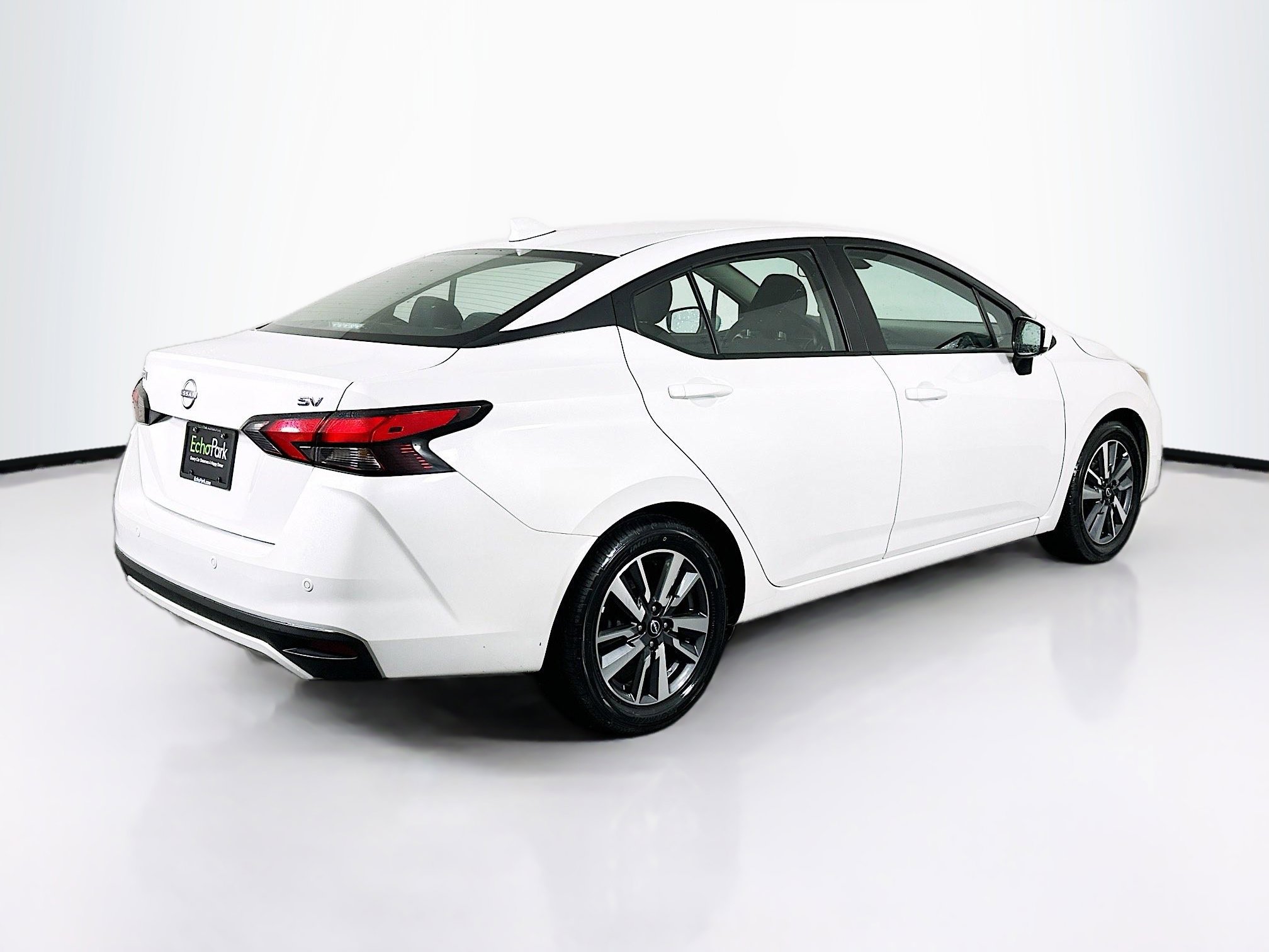 Used 2023 Nissan Versa SV image 9