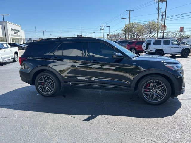 Used 2025 Ford Explorer ST-Line w/ Premium Package image 5