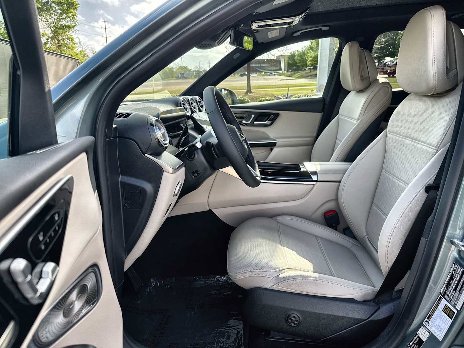 New 2026 Mercedes-Benz GLC 300 image 2