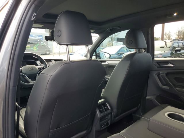 Used 2024 Volkswagen Tiguan SE R-Line image 12