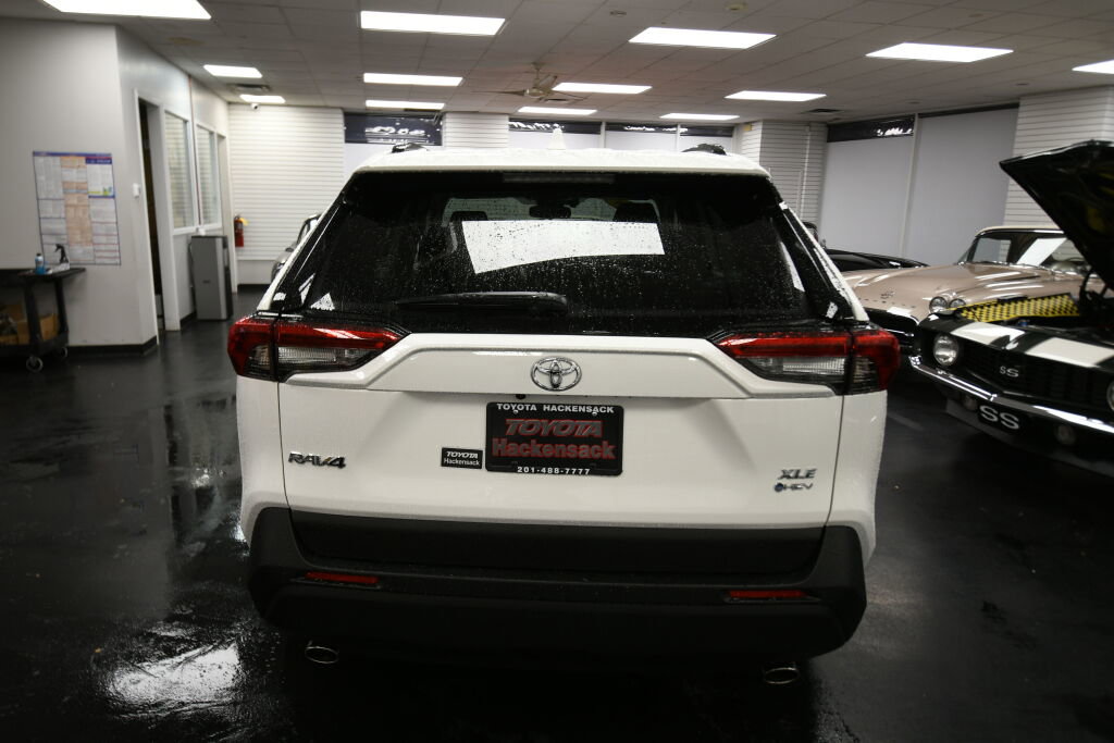 Used 2025 Toyota RAV4 XLE w/ Convenience Package image 6
