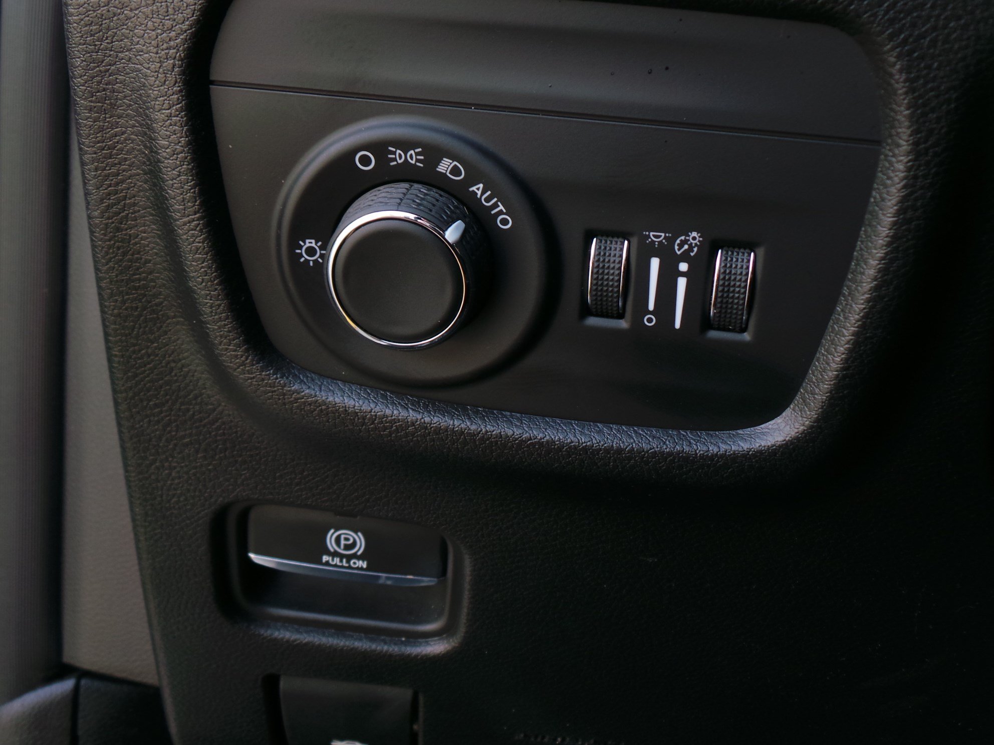 Used 2023 Jeep Grand Cherokee Altitude AWD/4WD image 26